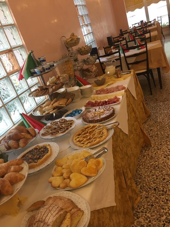 Hotel Derby Bellaria-Igea Marina Bagian luar foto